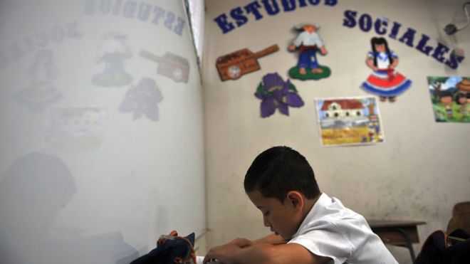 Por qué están cerrando escuelas en Costa Rica