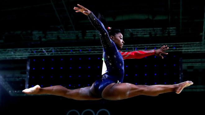 Quién es la extraordinaria Simone Biles, la gimnasta que superó una infancia dura y podría hacer historia en las Olimpiadas de Río 2016