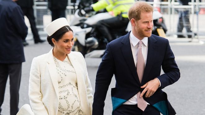 Por qué el hijo de Harry y Meghan no es automáticamente príncipe