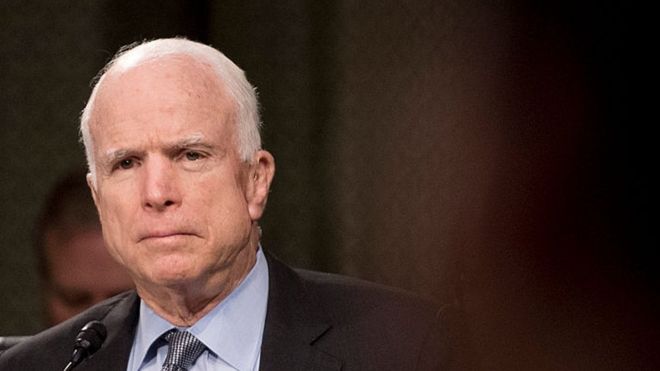 John McCain y su brutal cautiverio en Vietnam: &quot;Nunca se recuperó de sus heridas&quot;