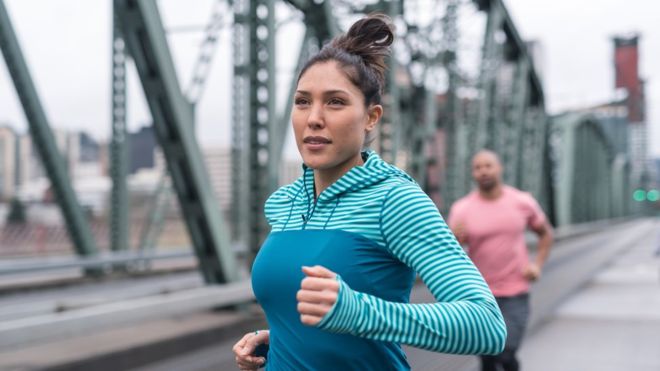 Por qué correr una vez por semana puede alargarte la vida