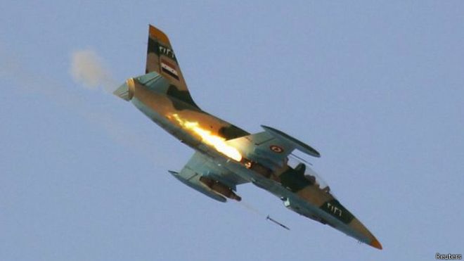 Ejército sirio bombardea a Estado Islámico en Palmira
