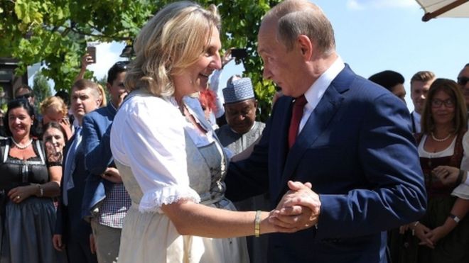 El polémico baile del Putin en la boda de una ministra