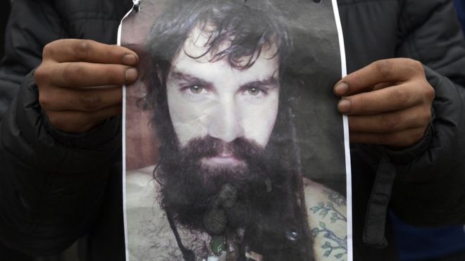 Quién es Santiago Maldonado, el joven cuya desaparición tiene en vilo a Argentina