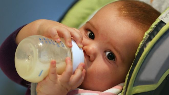 Las leches de fórmula para bebés que contienen más azúcar que los refrescos