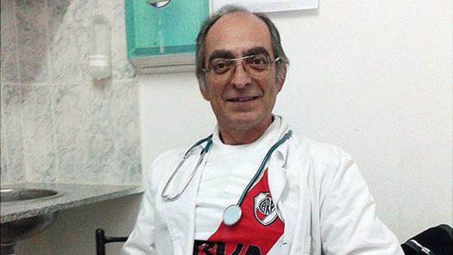 El médico argentino que trabajó 39 días de guardia porque no tenía remplazo y fue felicitado por Macri