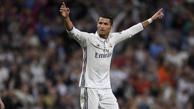 Cristiano Ronaldo afina puntería derribando drones
