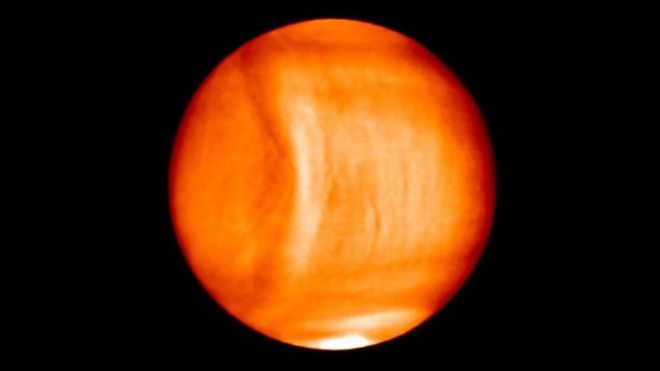 La impresionante y gigantesca onda fotografiada en Venus, el planeta en el que un día dura más que un año