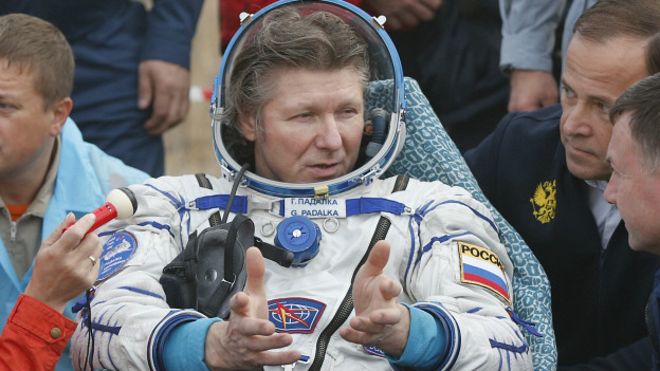 Regresa a la Tierra el cosmonauta ruso que batió el récord de permanencia en el espacio