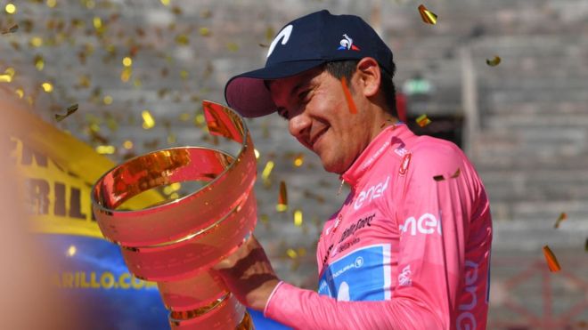 Chayanne homenajeó a Carapaz en su concierto