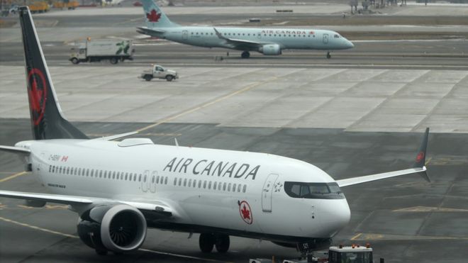 La mujer que despertó sola en un avión estacionado