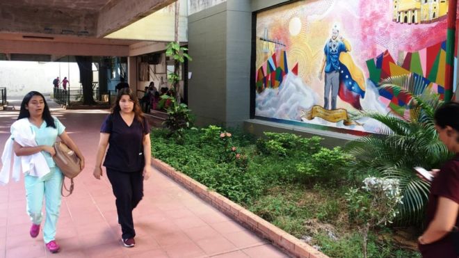 Los profesionales ecuatorianos que aprovechan la crisis de Venezuela para estudiar