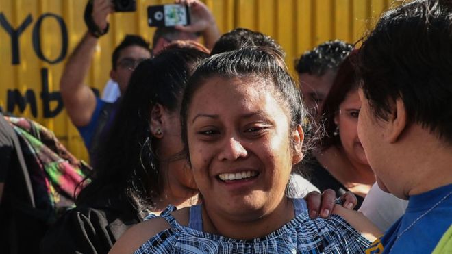 Otorgan libertad condicional a mujer condenada a 30 años por parir bebé muerto