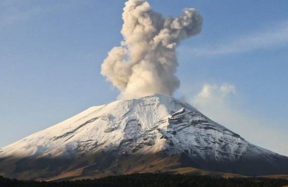 El Popocatépetl es uno de los volcanes más activos de México.