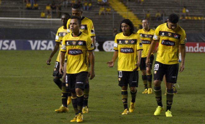 Barcelona pierde punto por deuda a jugadores