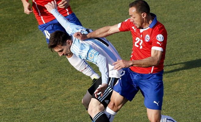 Renovado Chile recibe a la Argentina de Messi necesitada de sumar