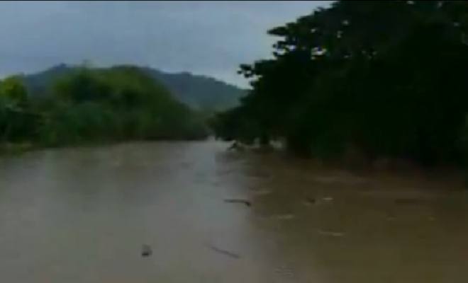 Zonas rurales de Manabí sufren inundaciones por desfogue de represa