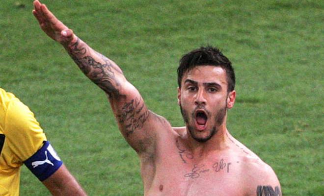 ¿Se puede hacer el saludo nazi sin querer?