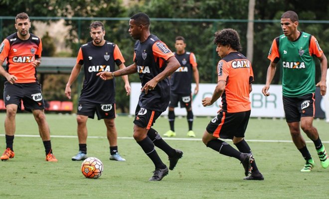 Erazo repetiría y Robinho debutaría ante Independiente en Libertadores