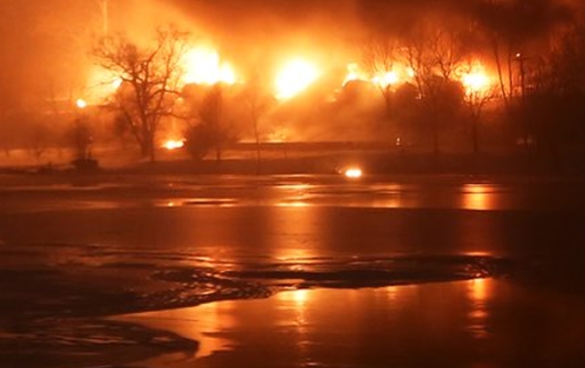 EE.UU: evacúan ciudad de Virginia tras incendio de tren de carga