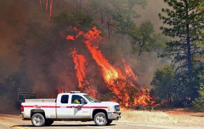 Incendios en California dejan ocho muertos y arrasan 93.000 hectáreas