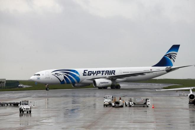 Localizan restos de la cabina del avión de EgyptAir desaparecido