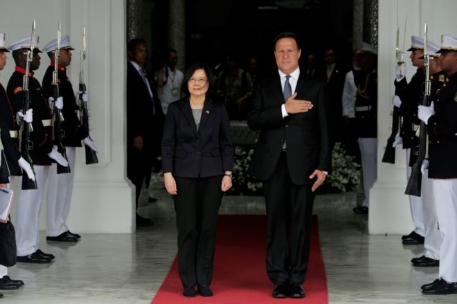 Panamá rompe vínculo histórico con Taiwán al establecer relaciones con China