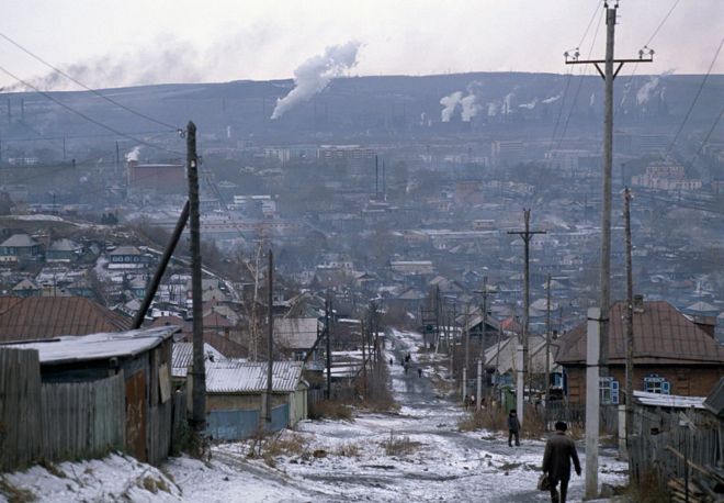 La extraña nieve negra que cae en Siberia