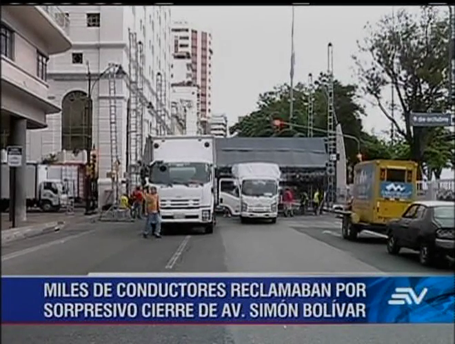 Cierre de calle previo a marcha laboral genera malestar en conductores