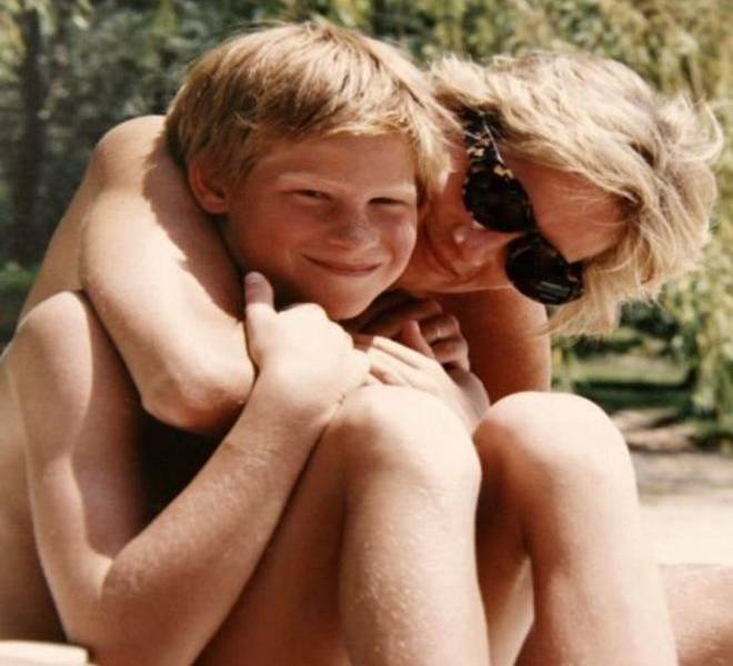 Los recuerdos de la última llamada de la princesa Diana que persiguen a los príncipes William y Harry