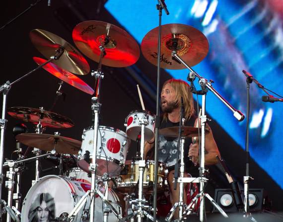 Fotografía de archivo fechada el 1 de junio de 2018 del baterista de la banda de rock Foo Fighters, durante una presentación en el festival Rock im Park', en Nuremberg (Alemania).