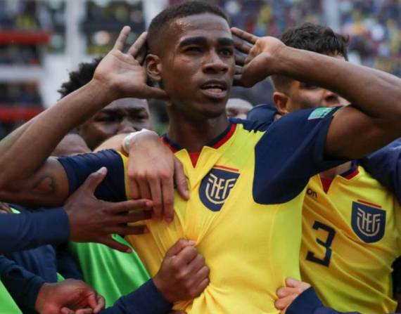 El defensa de la selección de Ecuador y del Santos Laguna Félix Torres
