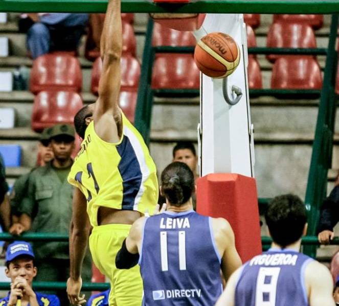 Argentina aplasta a Ecuador en torneo Sudamericano de baloncesto
