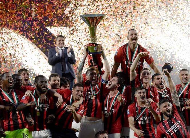 El Milan se sienta en el trono de Italia once años después