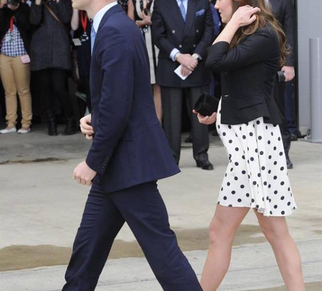 Kate Middleton luce embarazo en la primavera londinense