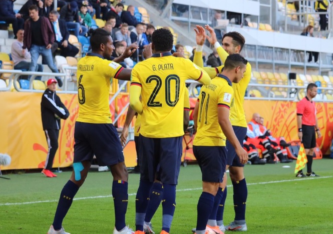 Ecuador gana y espera resultados para clasificar