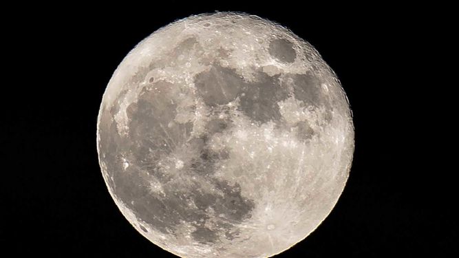 Según estudio, la Luna sería rica en agua