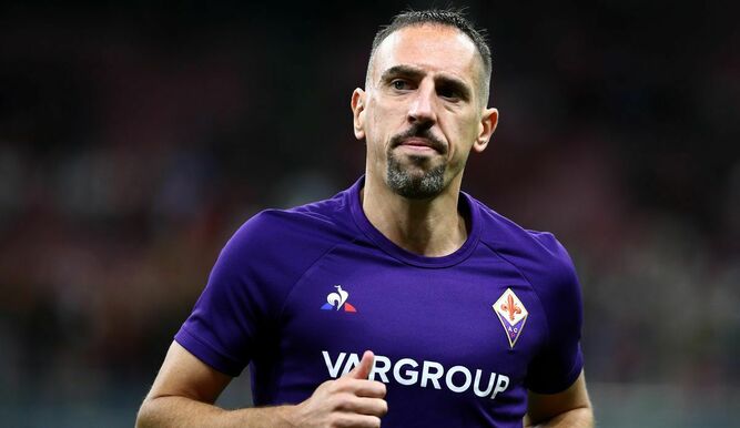 Ribery, suspendido tres partidos por empujar a árbitro asistente