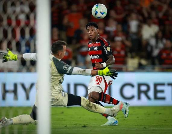 Gonzalo Plata, de Flamengo, en una imagen de archivo en un partido contra Racing por la Copa Libertadores.