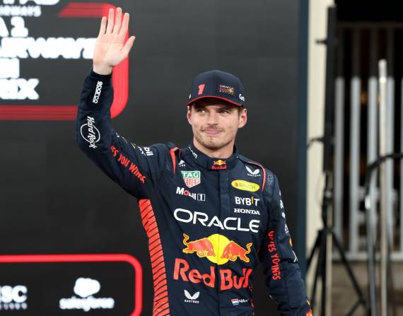 El neerlandés Max Verstappen del equipo Red Bull Racing tras acabar primero la calificación en el circuito Yas Marina en Abu Dabi, Emiratos Árabes Unidos.