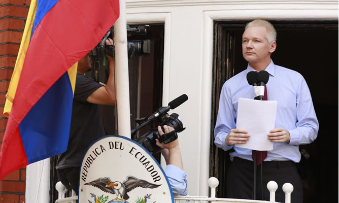 Assange asegura que publicación de documentos secretos de Snowden continuará