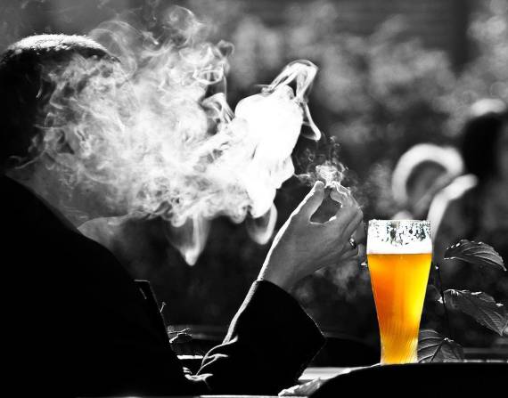 Tabaco y alcohol, principales causas de cáncer en el mundo, según un estudio
