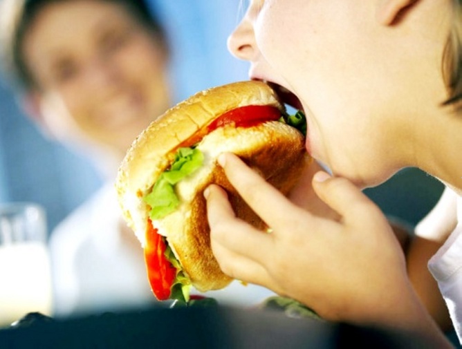 ¿Se puede ser adicto a la comida?