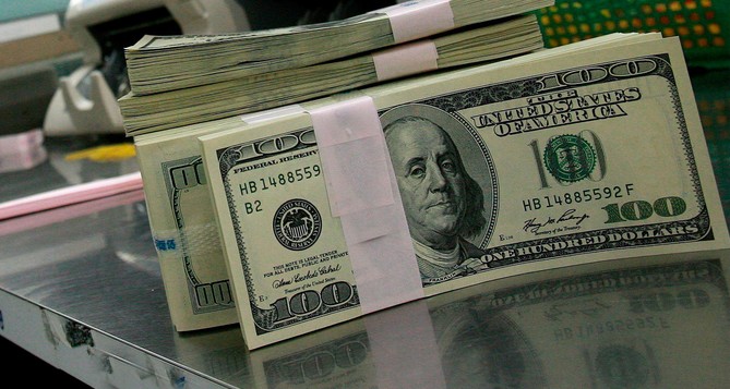 Medio millón de dólares del patrimonio de Álex Bravo sin justificar