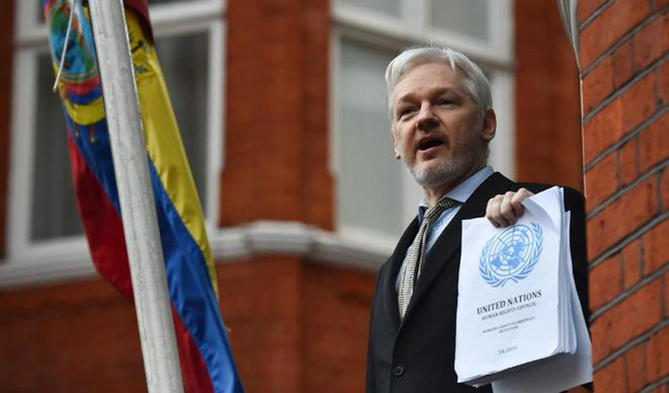 Quito restablecerá las comunicaciones de Assange