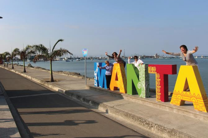 Manta celebra 95 años de cantonización