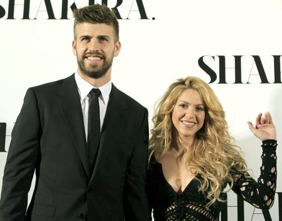 La cantante colombiana, Shakira, acompañada por su expareja, el exfutbolista del F. C. Barcelona, Gerard Piqué en una foto de archivo.