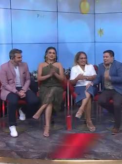 Elenco de En Contacto en una imagen de archivo.