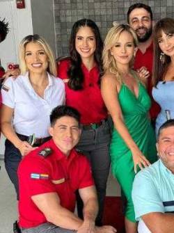Parte del elenco de Compañía 593