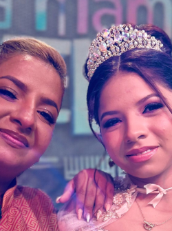 Yuly Marmolejo junto a su hija en una imagen de archivo.